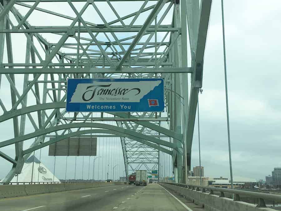 Welcome to Tennessee sign on bridge